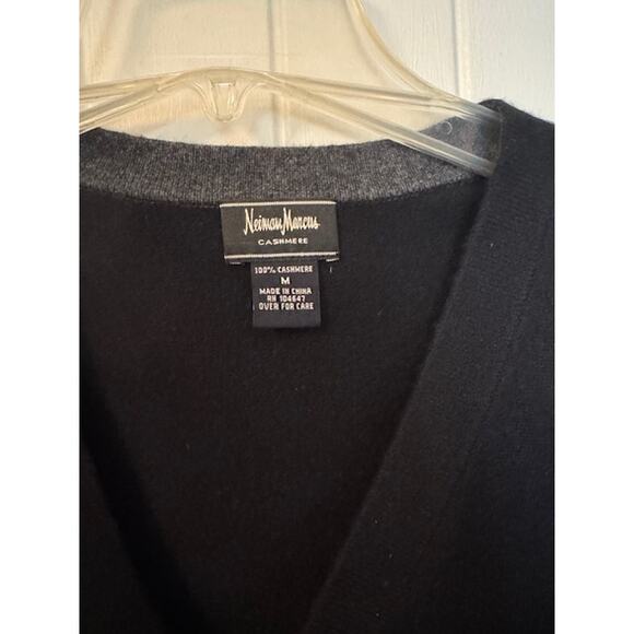 Neiman Marcus Vintage Cashmere V Neck Navy Men's Cardigan M - Picture 3 of 4